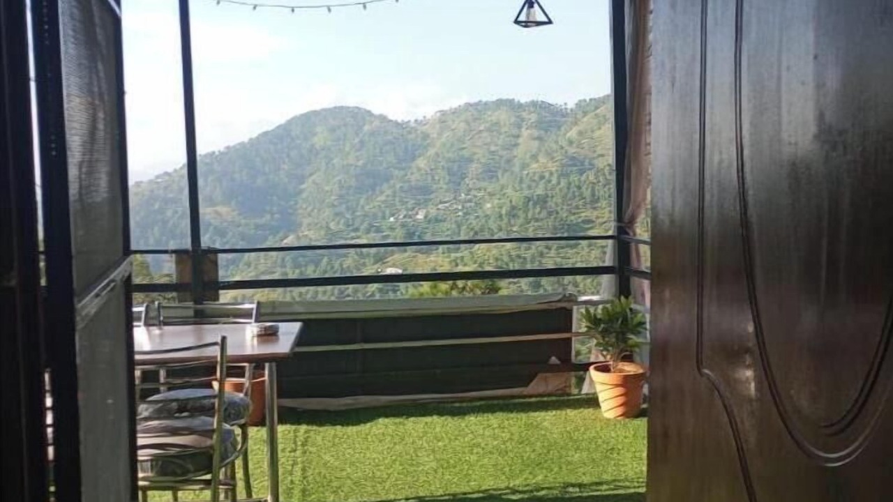 Photo of Patio Balcony in Devaprayag