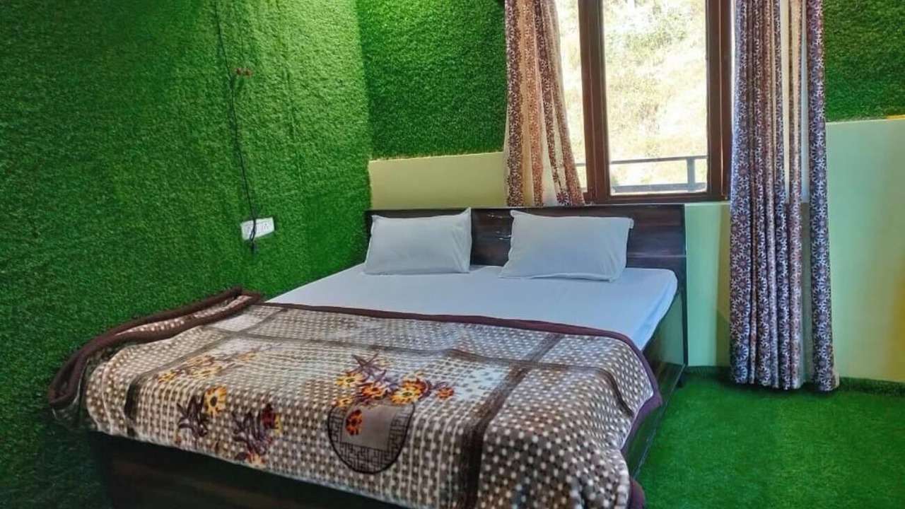 Photo of Patio Balcony in Devaprayag