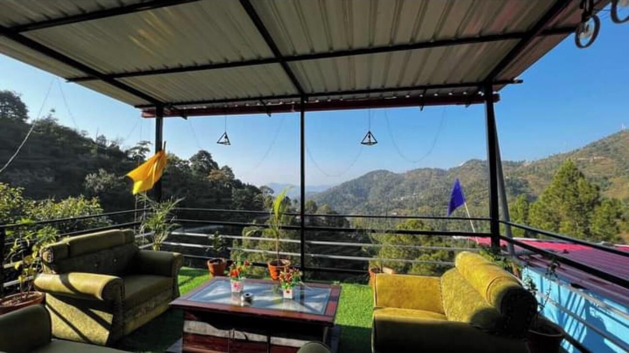 Photo of Patio Balcony in Devaprayag