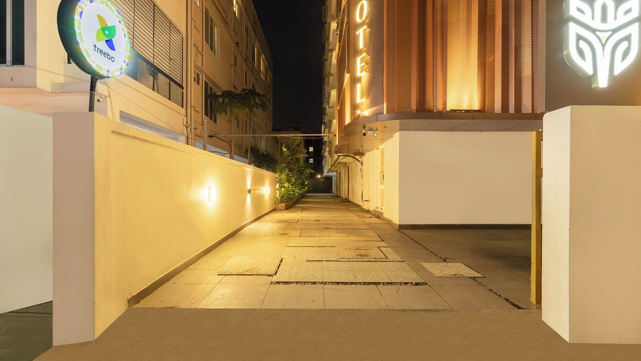 Photo of Others in Thousand Lights