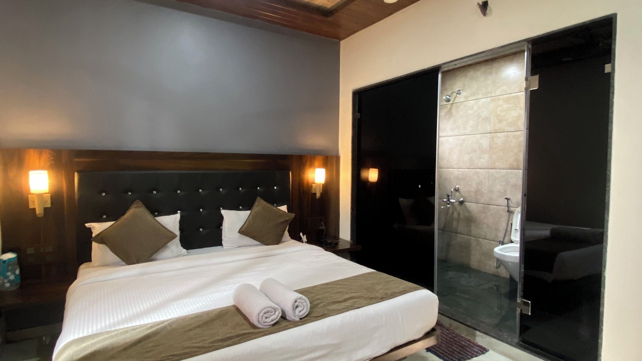 Photo of Bathroom in Mahabaleshwar