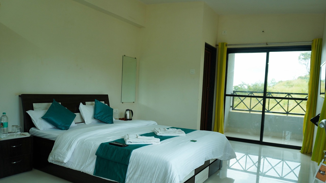 Photo of Bedroom in Mahabaleshwar