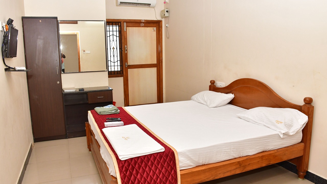 Photo of Bedroom in Thirukadaiyur