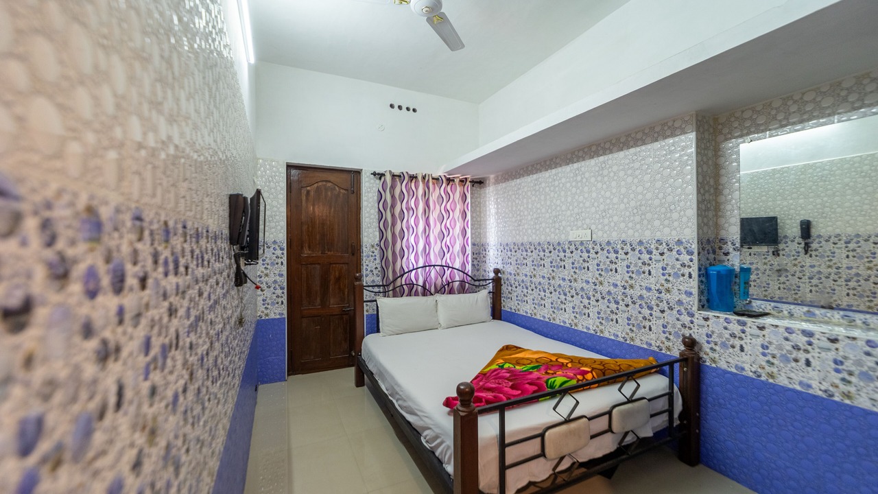 Photo of Bedroom in Valparai