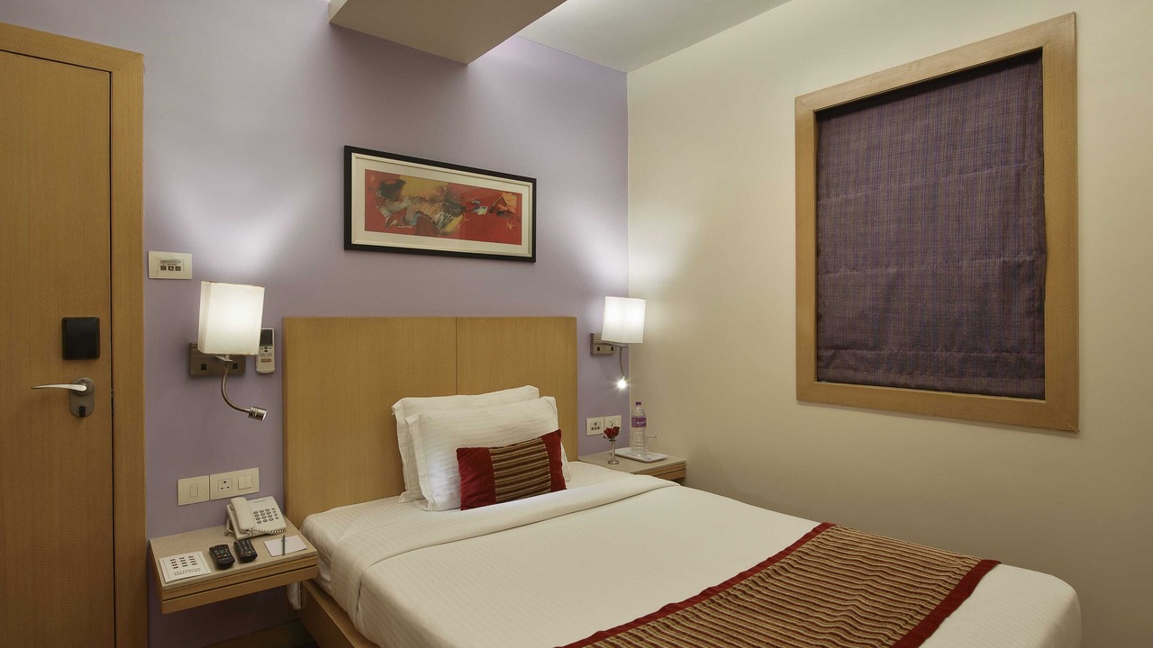 Photo of Bedroom in Prabhadevi