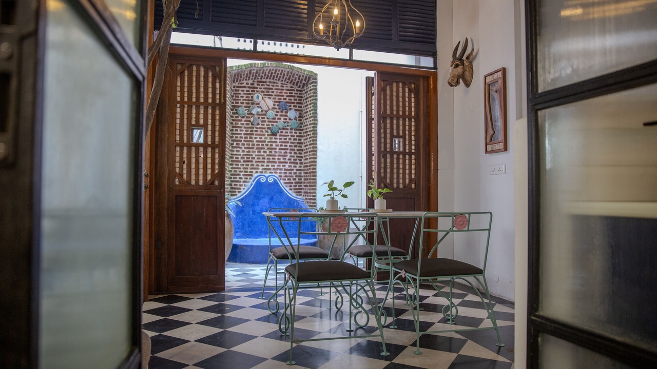 Photo of Livingroom in White Town