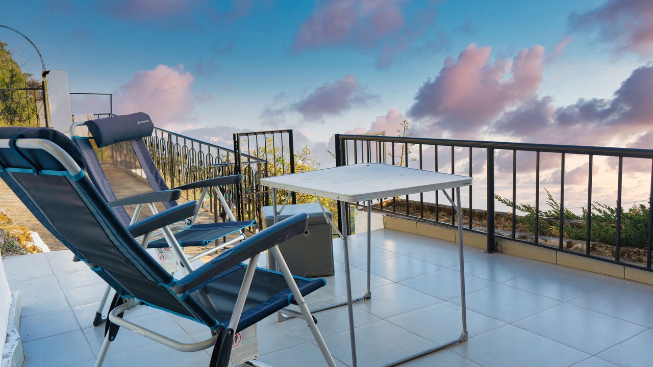 Photo of Patio Balcony in The Mall Road