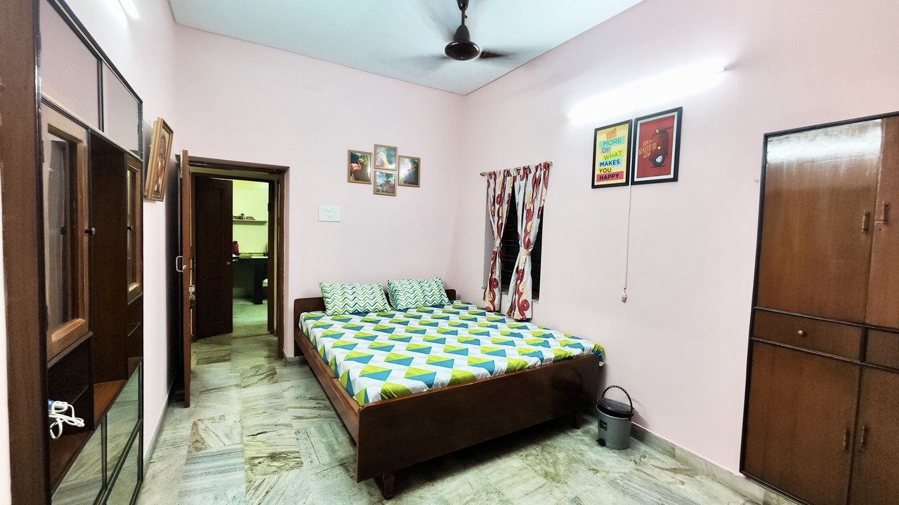 Photo of Bedroom in Jadavpur