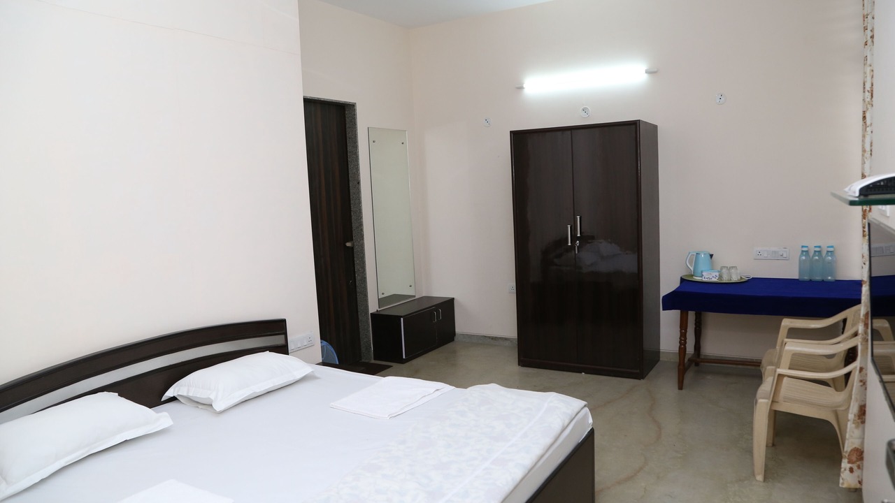 Photo of Bedroom in Bicholi Mardana
