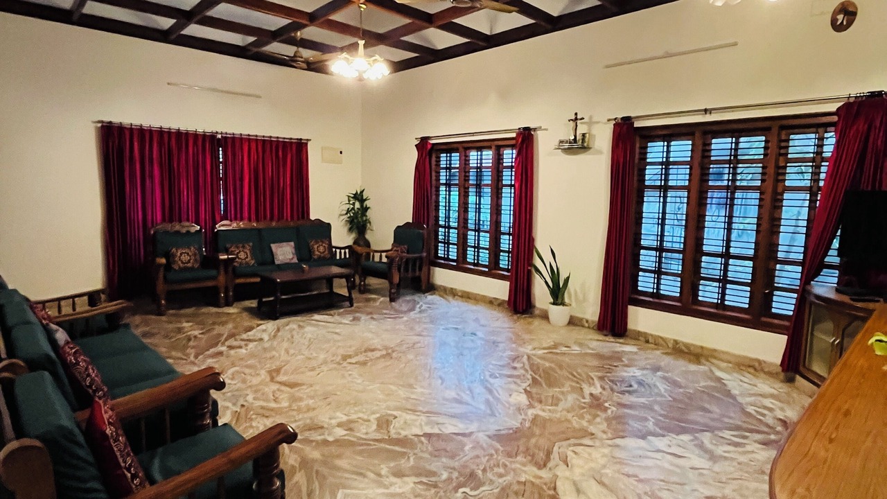 Photo of Livingroom in Adyar