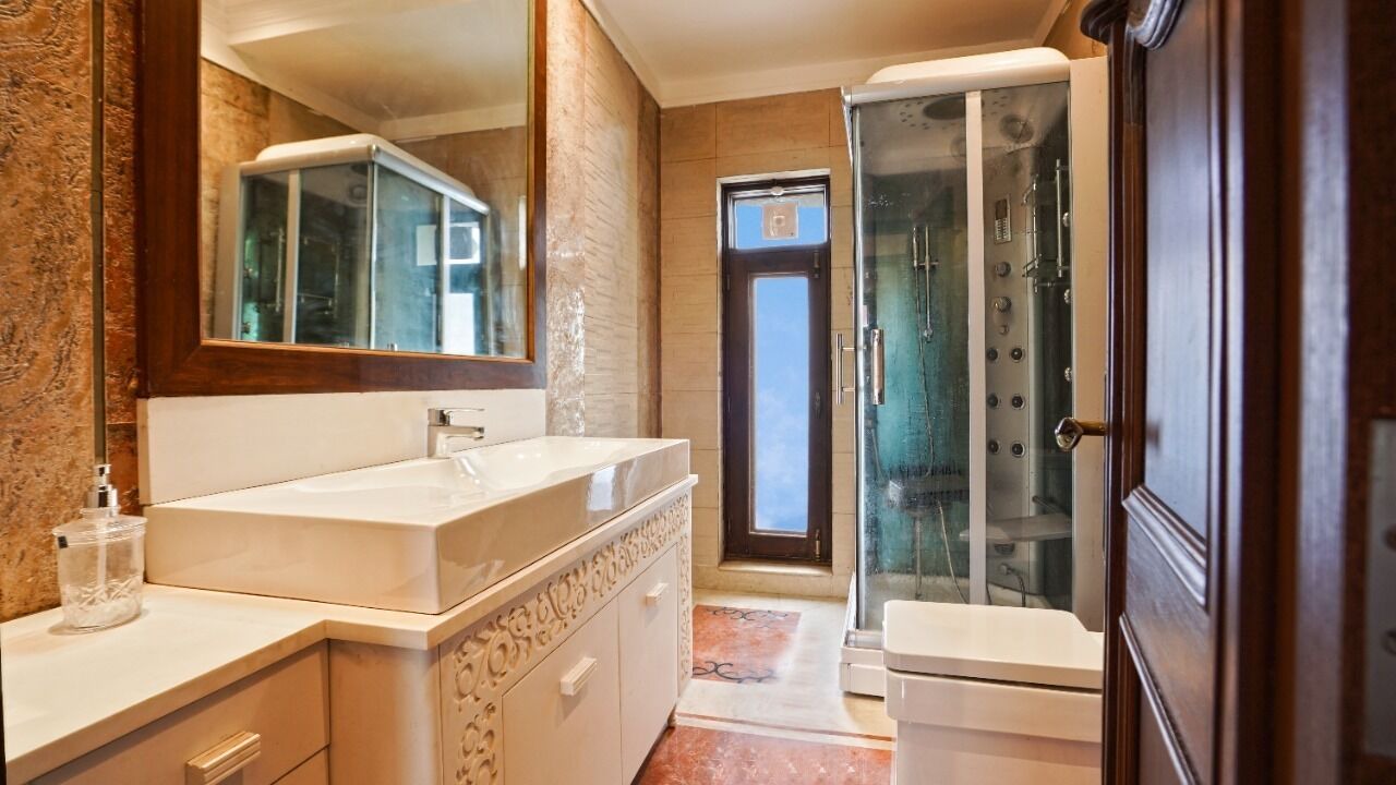 Photo of Bathroom in The Mall Road