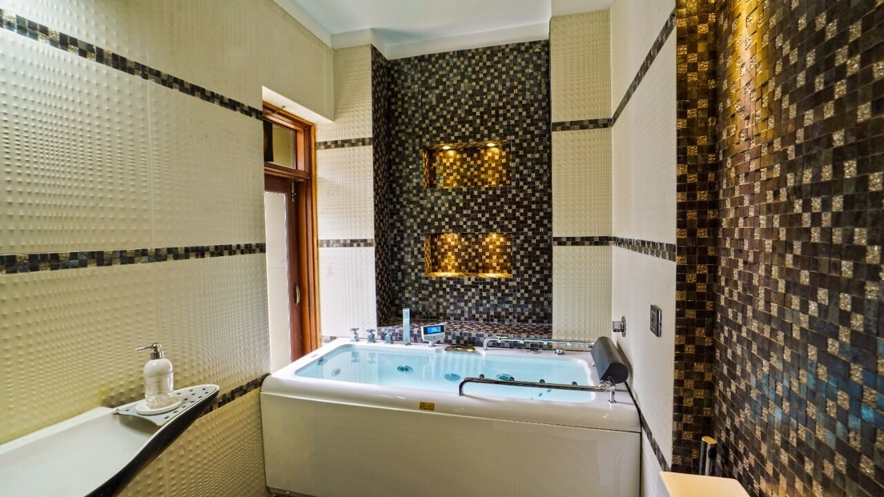 Photo of Bathroom in The Mall Road