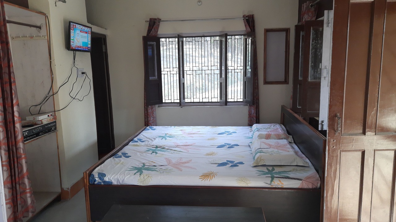 Photo of Bedroom in Lansdowne