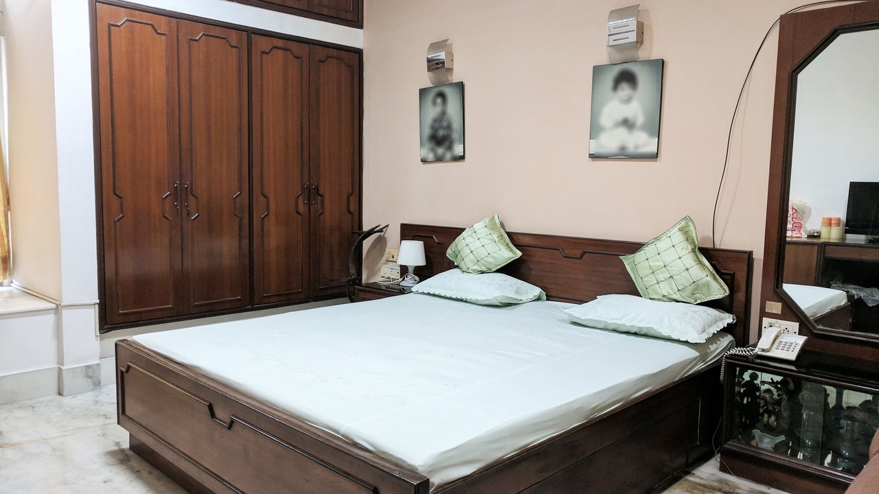 Photo of Bedroom in Alipur