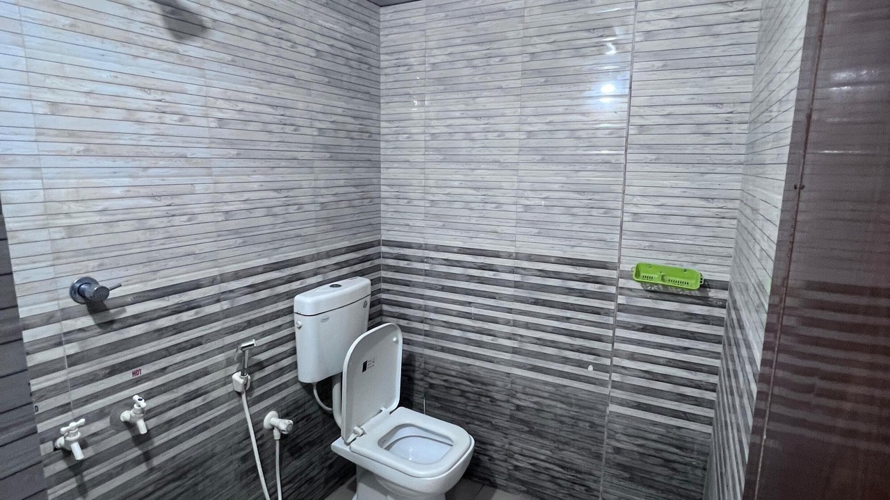 Photo of Bathroom in Hireguthi