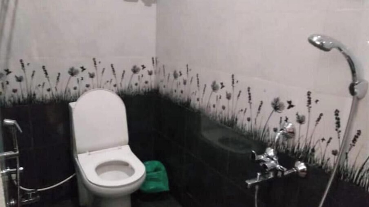 Photo of Bathroom in Ooty