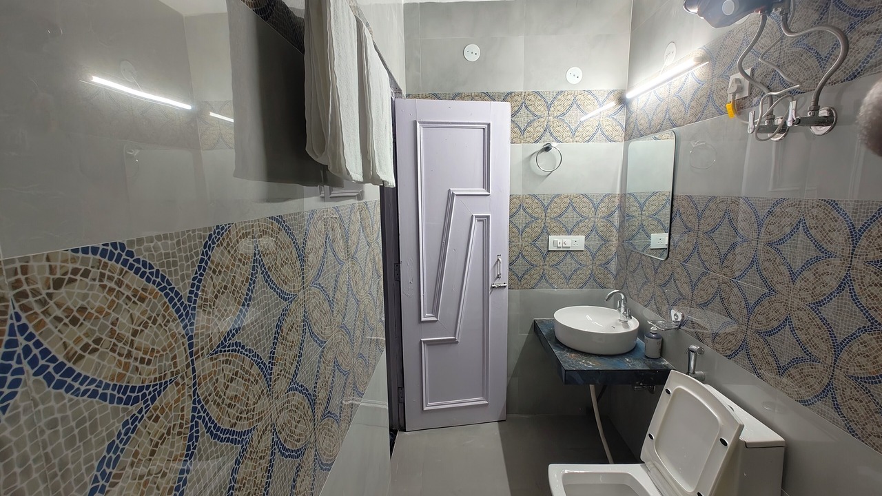 Photo of Bathroom in The Mall Road