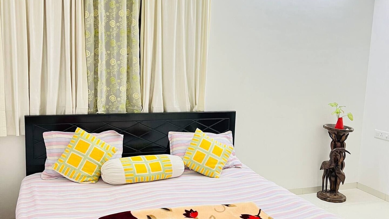 Photo of Bedroom in Bicholi Mardana