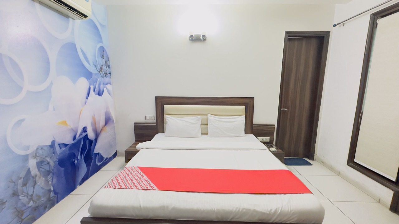 Photo of Bedroom in DLF Phase 3