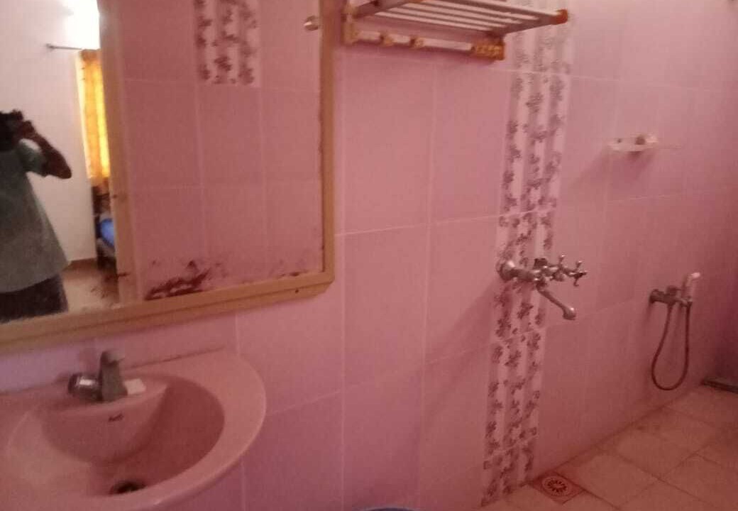 Photo of Bathroom in Kanathur