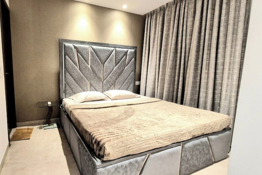 Photo of Bedroom in Hiranandani Gardens