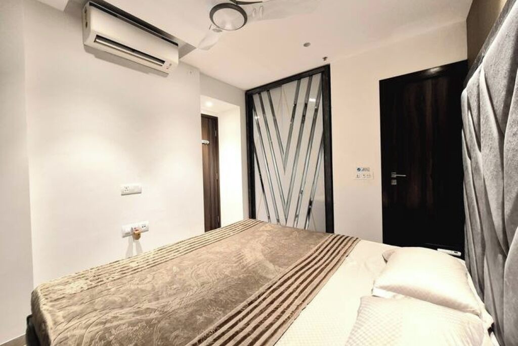 Photo of Bedroom in Hiranandani Gardens