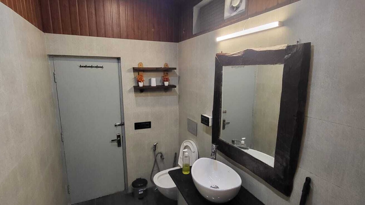Photo of Bathroom in The Mall Road