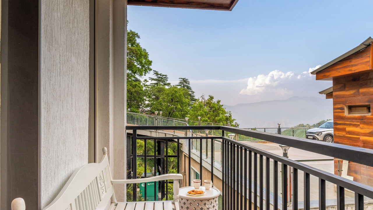 Photo of Patio Balcony in The Mall Road