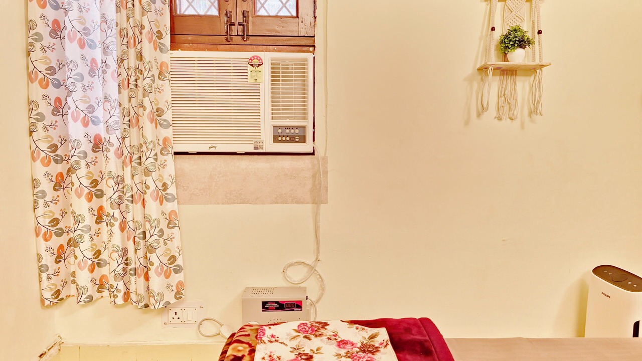 Photo of Bedroom in Mahipalpur