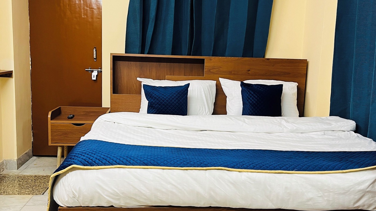 Photo of Bedroom in Hazratganj