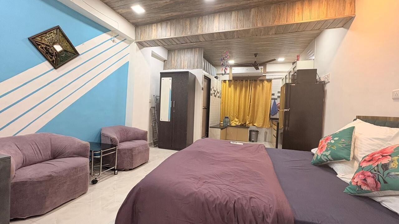 Photo of Bedroom in Pali Hill