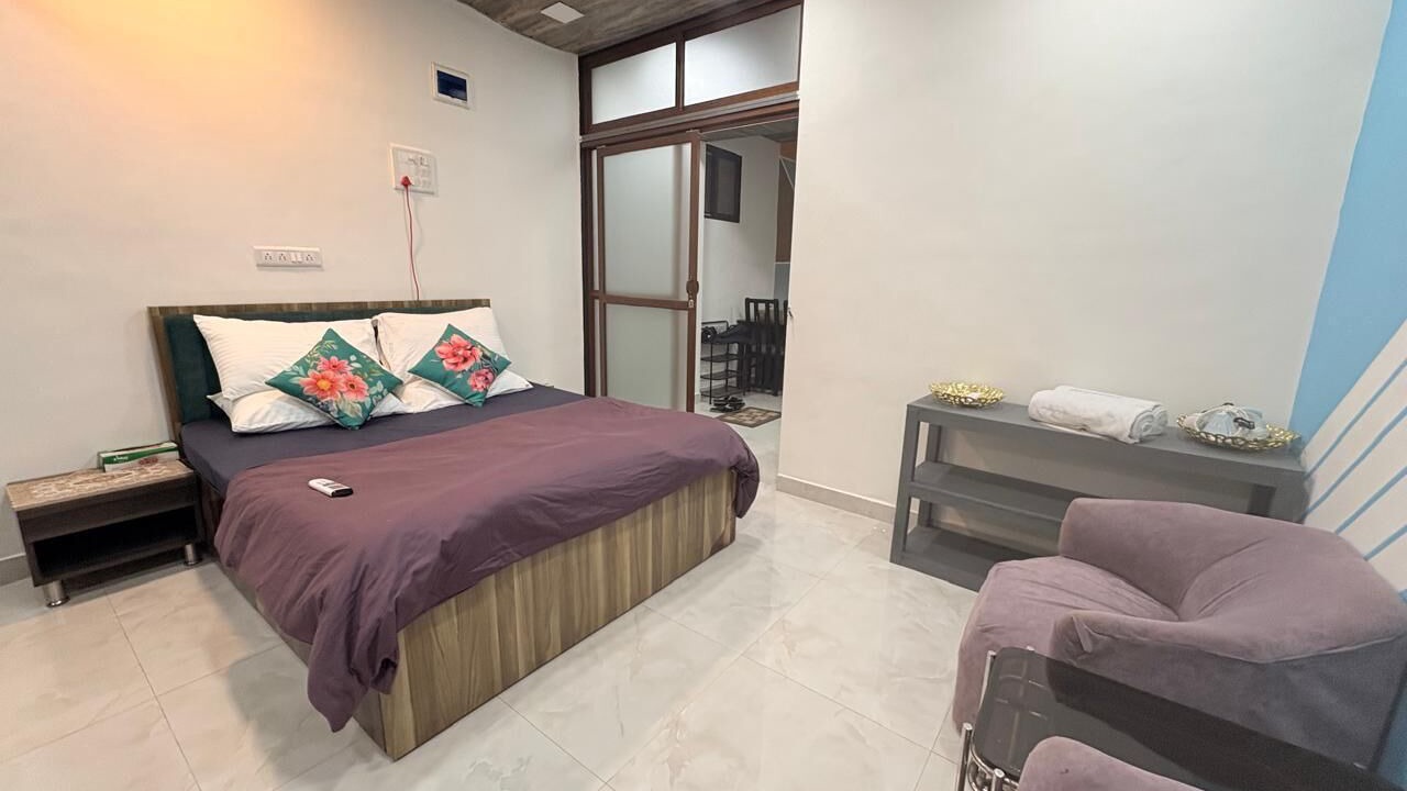 Photo of Bedroom in Pali Hill