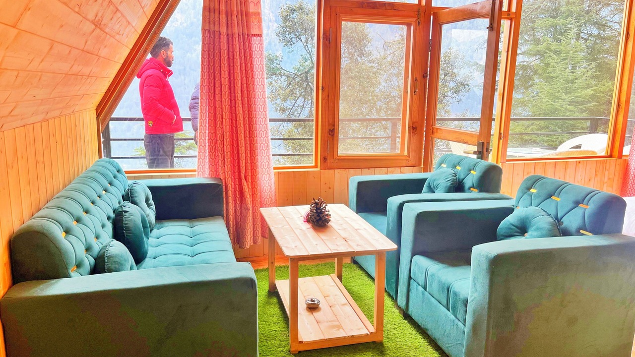 Photo of Livingroom in Jibhi