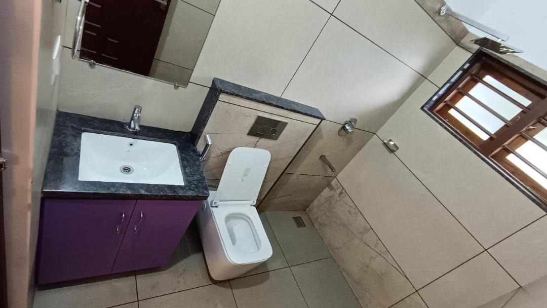Photo of Bathroom in Maraiyur