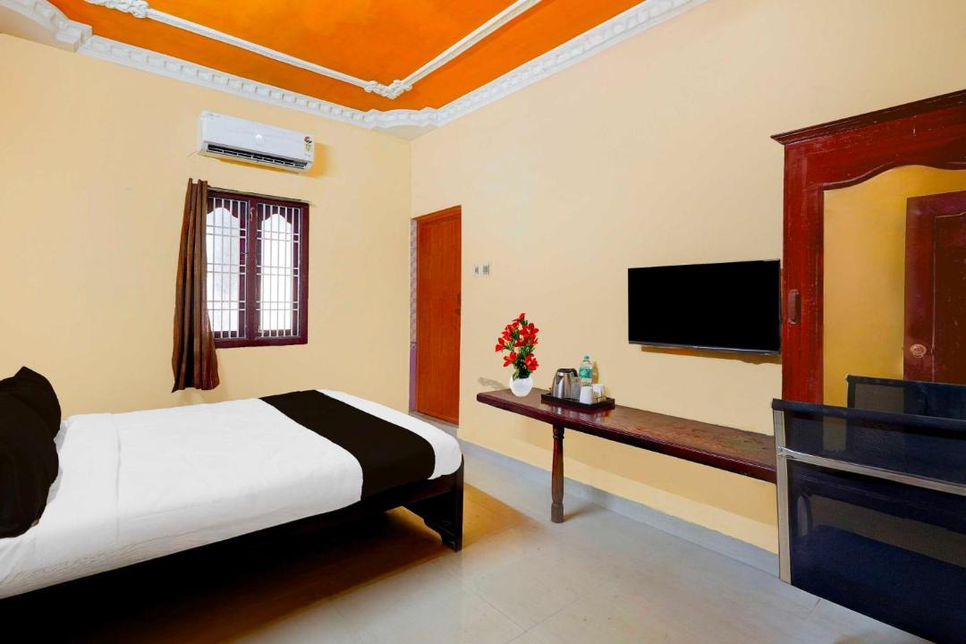 Photo of Bedroom in Irungattukottai