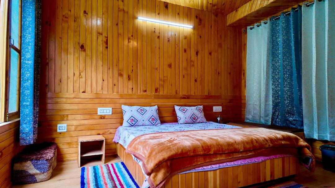 Photo of Bedroom in Jibhi