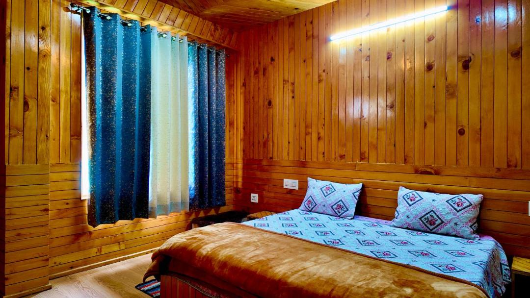 Photo of Bedroom in Jibhi