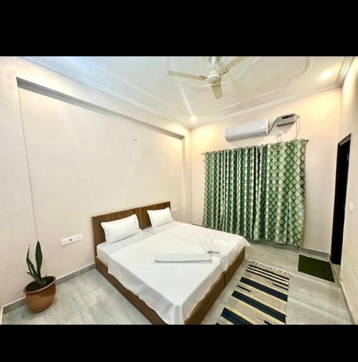 Photo of Bedroom in Tapovan