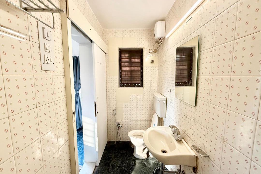 Photo of Bathroom in Juhu