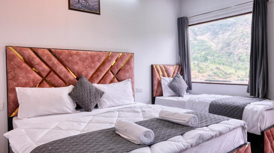 Photo of Bedroom in Narainkoti