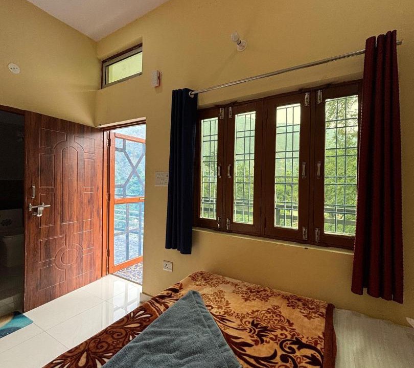 Photo of Bedroom in Karnaprayag