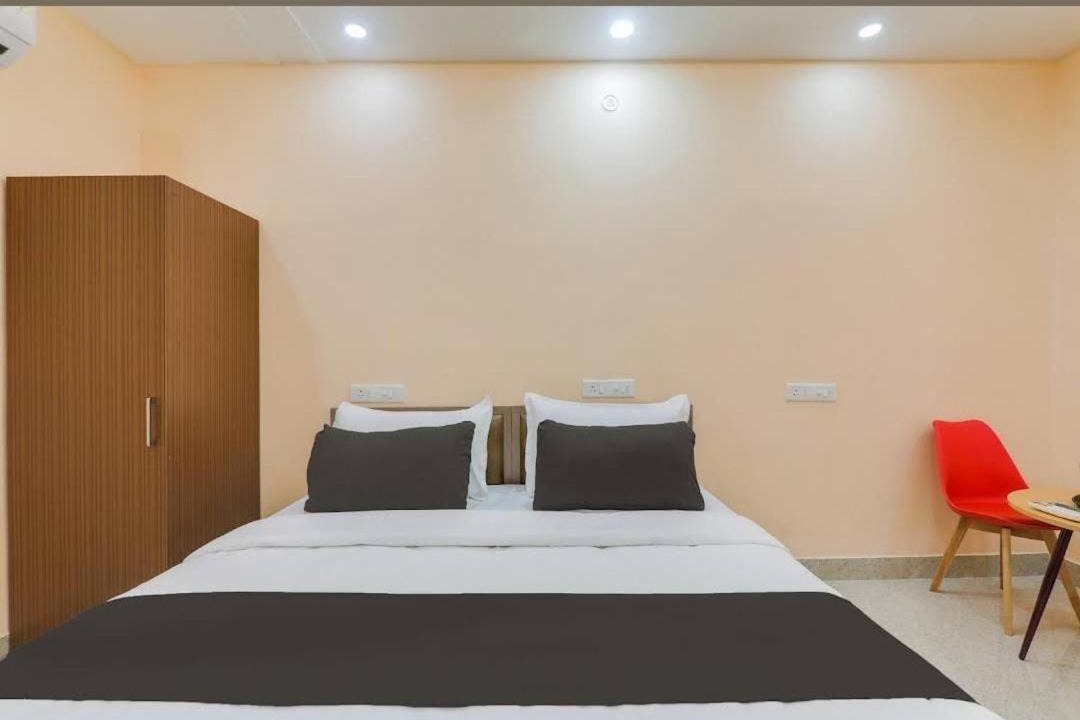 Photo of Bedroom in Hazratganj