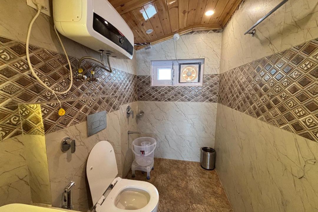 Photo of Bathroom in Theog