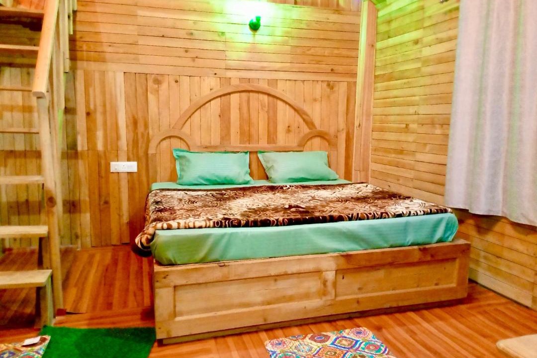Photo of Bedroom in Jibhi