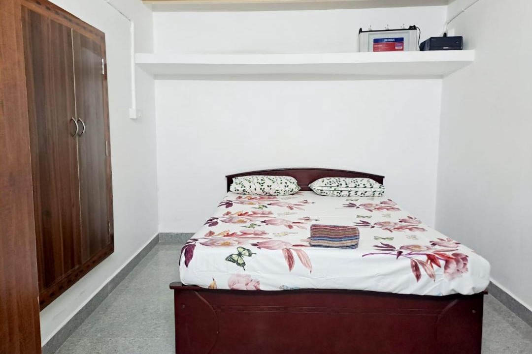 Photo of Bedroom in Triplicane