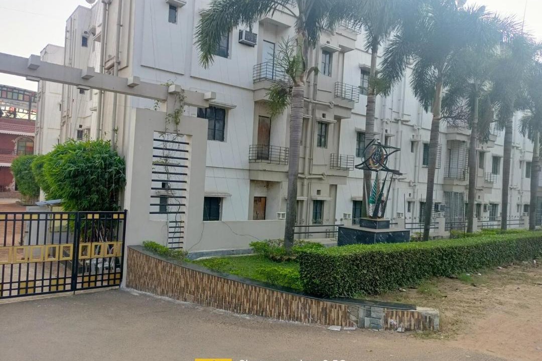 Photo of Buildings in Daronda