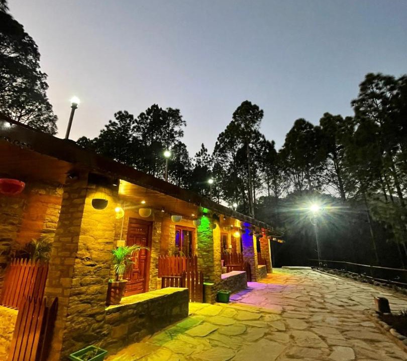 Photo of Buildings in Pauri