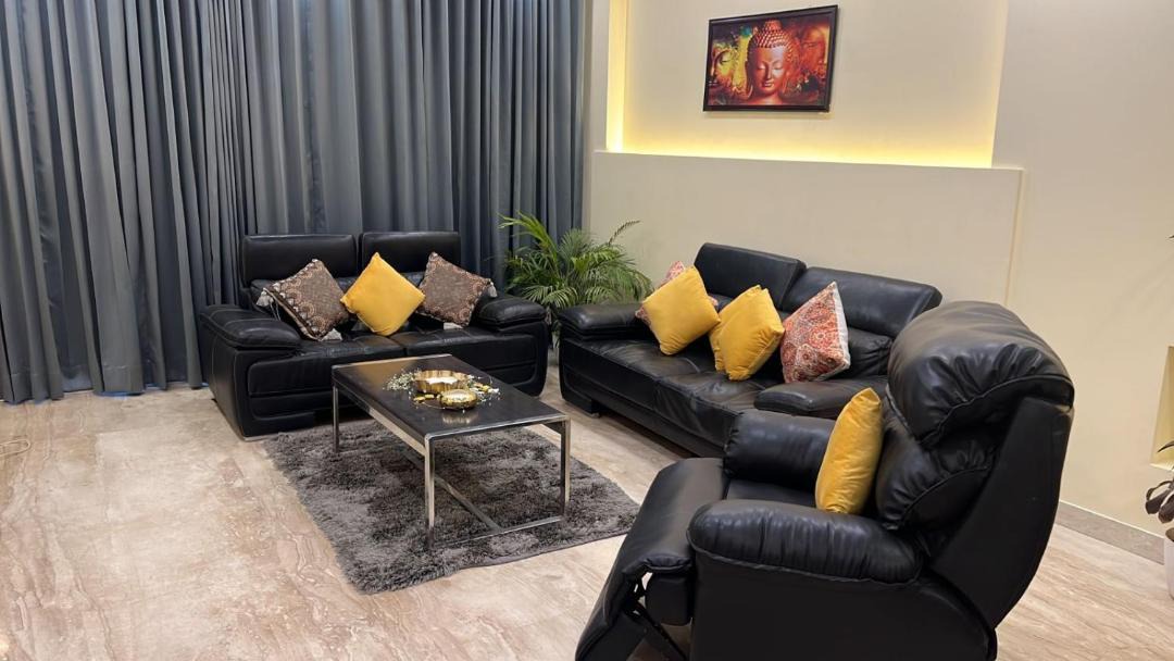 Photo of Livingroom in DLF Phase 5