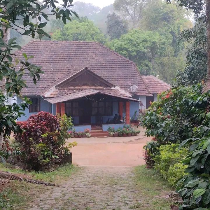 Photo of Buildings in Kakabe