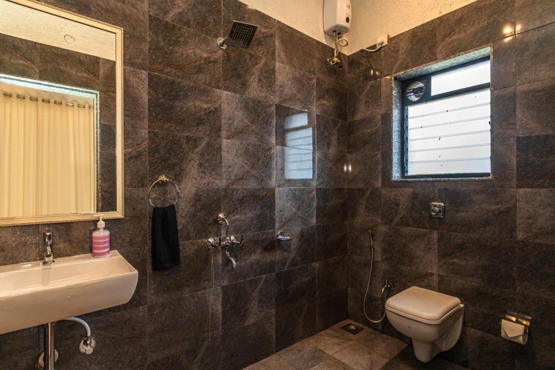 Photo of Bathroom in Mahabaleshwar